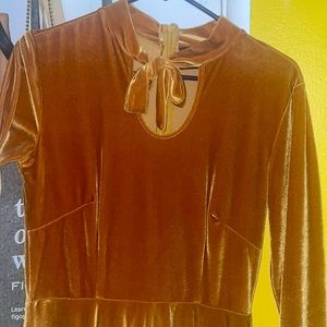 Velvet valfre tie dress